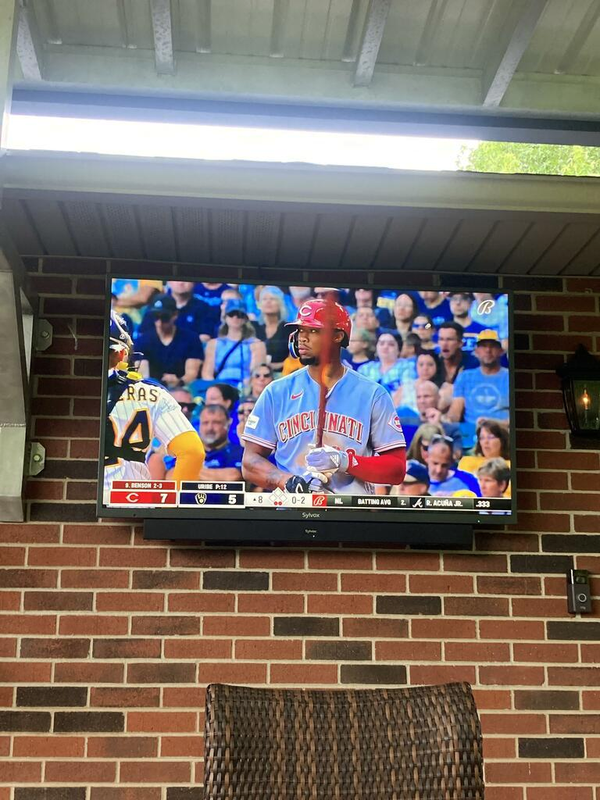Sous une terrasse couverte